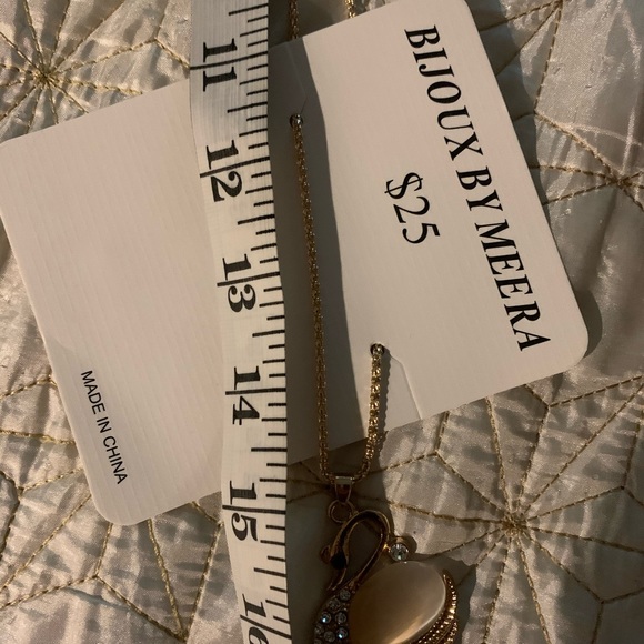 16” chain  with  a golden swan - Picture 3 of 3